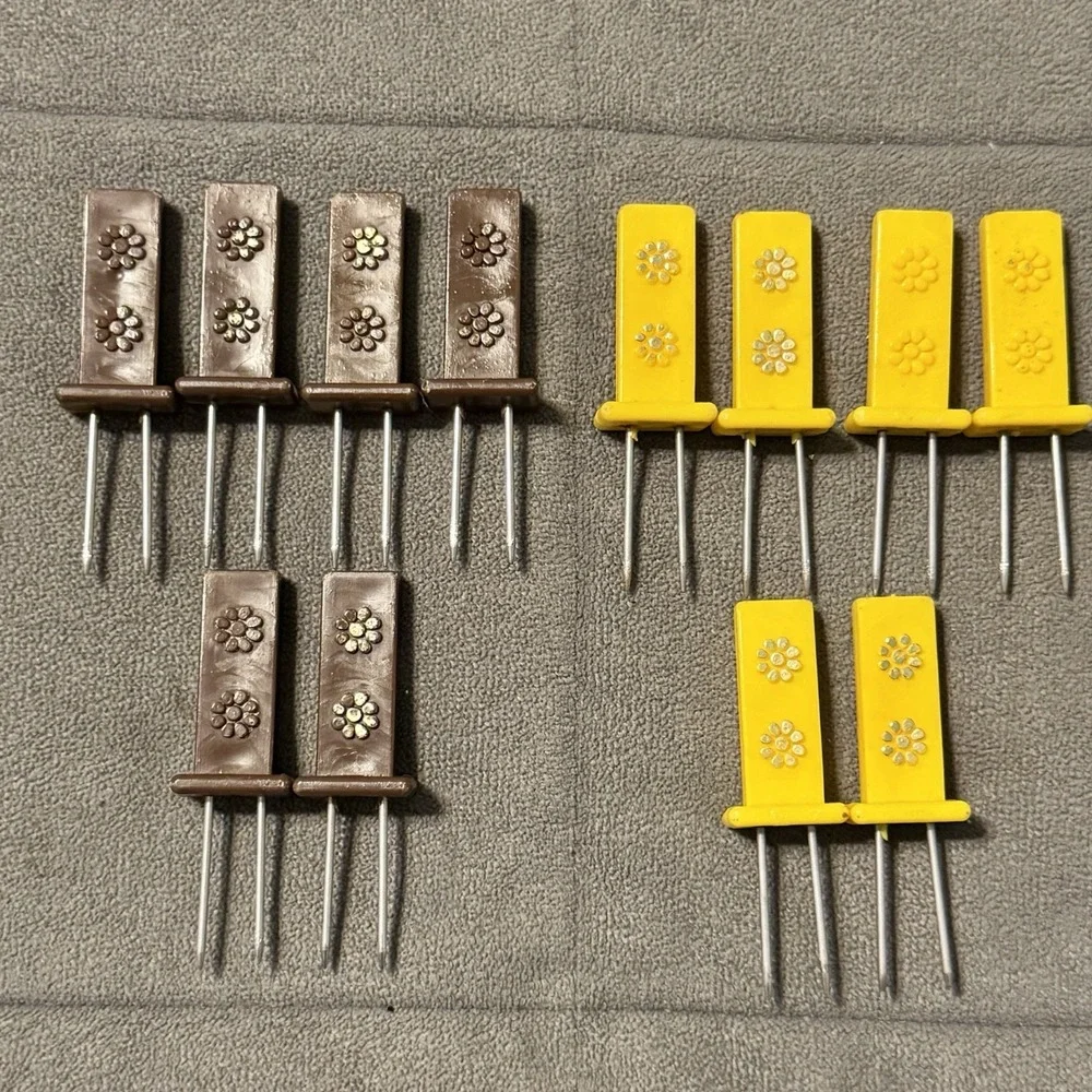 Vintage Travco Brown Yellow‎ Daisy Corn on the Cob Holders - 6 sets